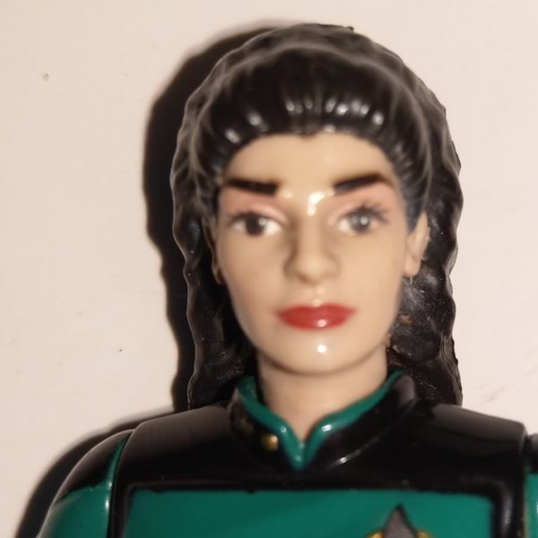 06035 - Lt. Cmdr. Deanna Troi in 6th Season Uniform (green)